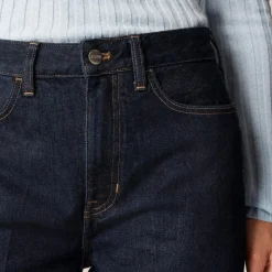 Barrel-leg jean