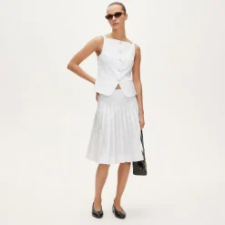 Button-up cutaway tank top in Gramercy linen blend