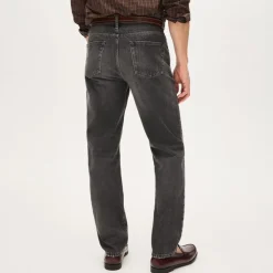 Classic Straight jean in faded black wash