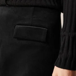 Flap-pocket mini skirt in velvet