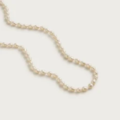 Long pearl necklace