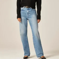 Mid-rise relaxed straight jean