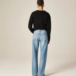 Mid-rise relaxed straight jean