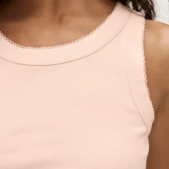 New perfect-fit high-neck tank top with scalloped trim