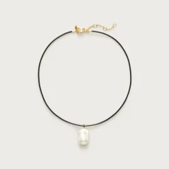 Pearl pendant and leather cord necklace