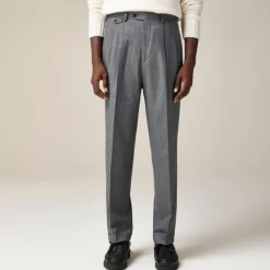 Relaxed-fit single-pleat trouser in Italian wool flannel
