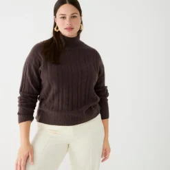 Ribbed mockneck sweater in Supersoft yarn