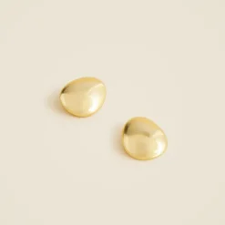 Round stud earrings