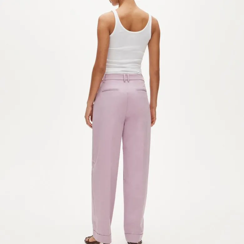 Wide-leg pleated pant